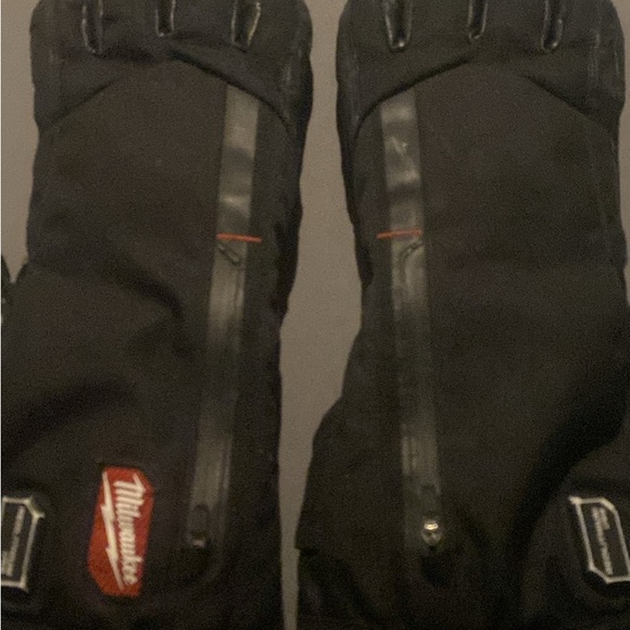 Milwaukee heated gloves, size large - Picture 2 of 2